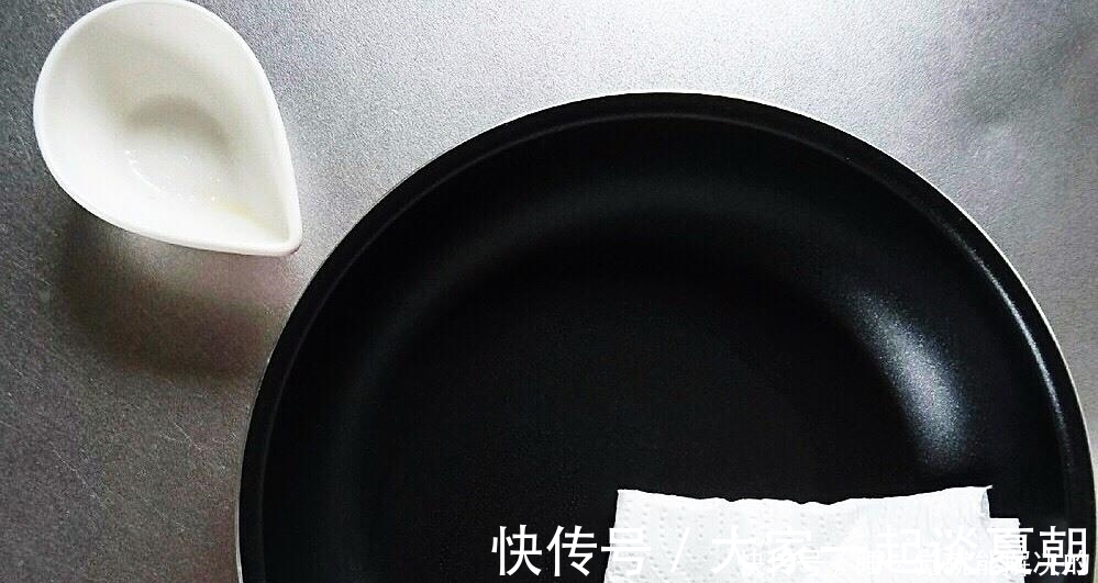 烙了个快手千层饼，细节发朋友圈后火了，网友：好方法！第一次见