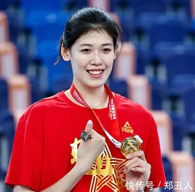 王霜|朱婷之后,中国女排的新大腿非她莫属!命苦的人,自己就是大腿