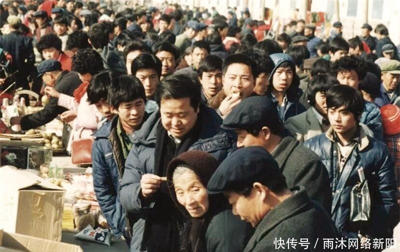 莫言本该获得敬重,为何读者却对他冷言冷语?你看他做了啥