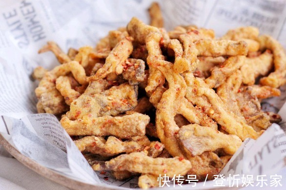 酥脆|炸蘑菇，用淀粉还是用面粉牢记“用粉比例”，蘑菇酥脆不易回软