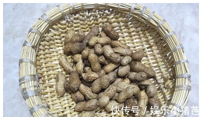 外行|水煮花生时,直接放锅煮是外行,多加1步,花生软糯味道香