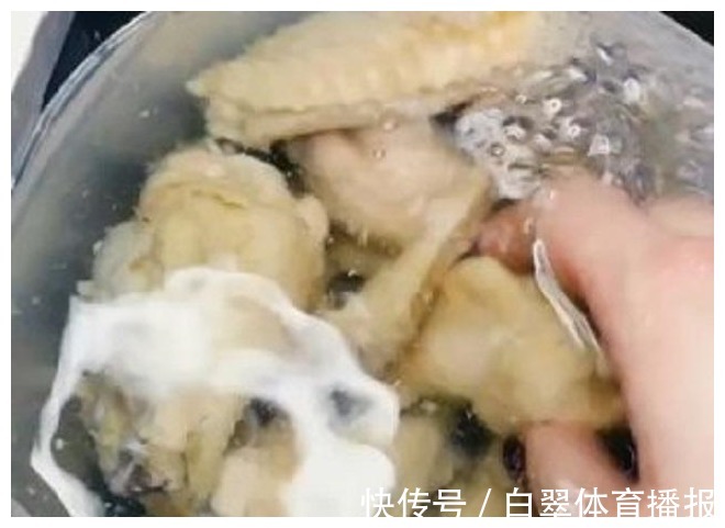 汤汁|追剧不知道吃什么?只要简单几步,在家就能做非常好吃的可乐鸡翅