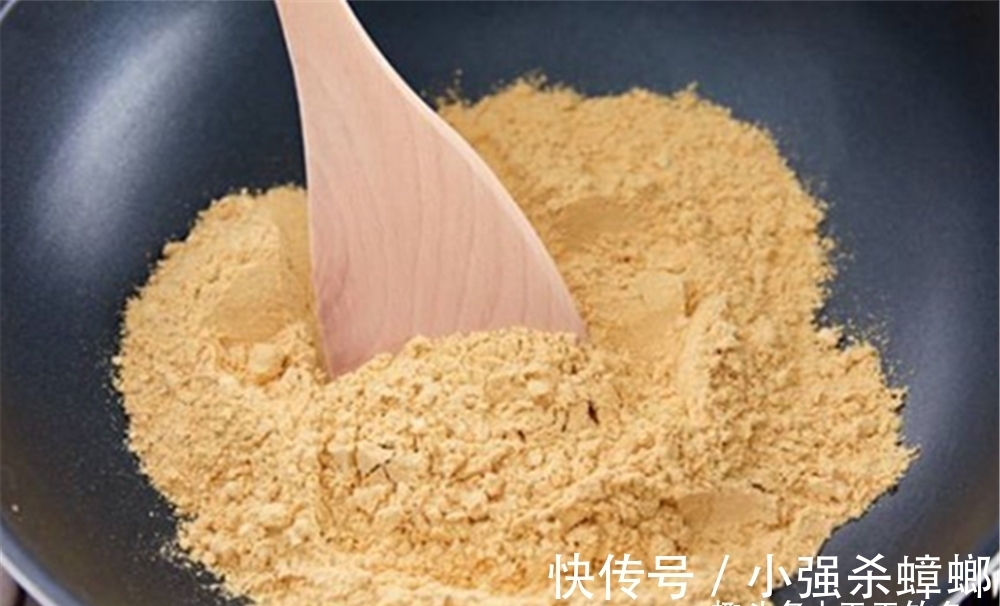 冬季鲫鱼开始扎堆,常规窝料难以奏效,用这种窝料,鱼会越钓越多