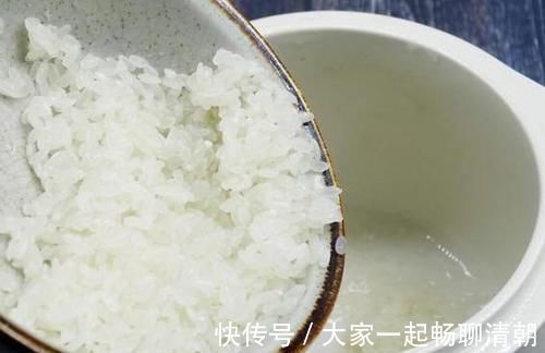 大米|煮米饭，直接加水下锅是不对的，少了2步，难怪米饭不香不松软