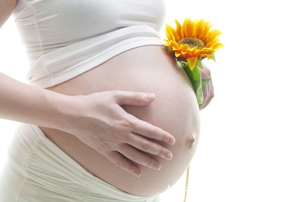 肚脐|孕期可以适当洗澡，但孕妇这两个部位，再脏也别使劲洗，会伤胎