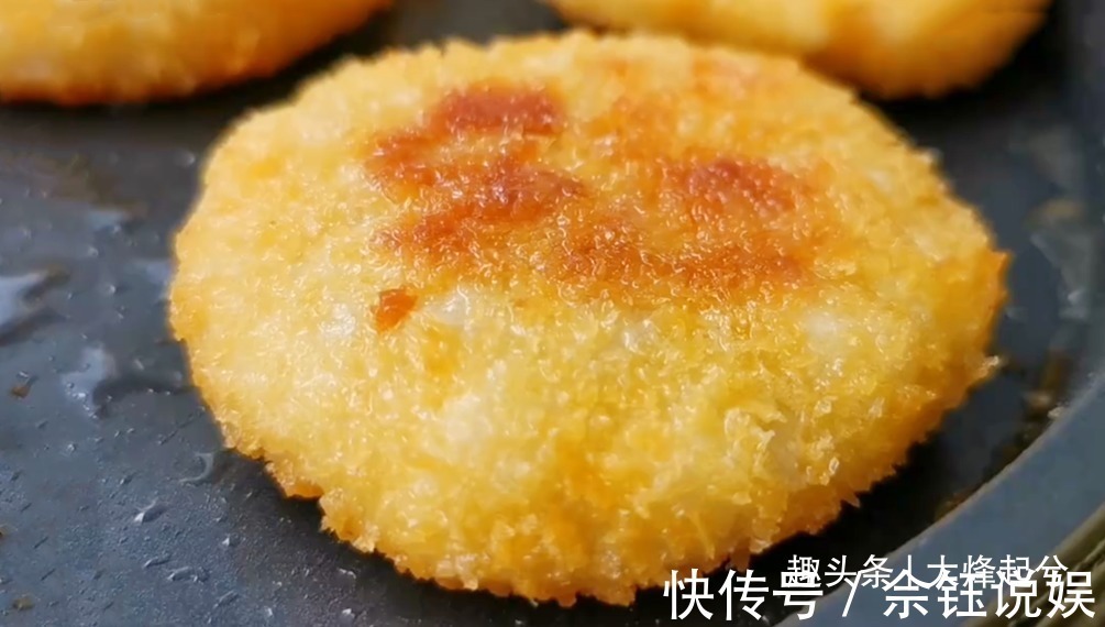 苹果加2个鸡蛋做法太香了，不油炸，一次做10个，出锅就光盘