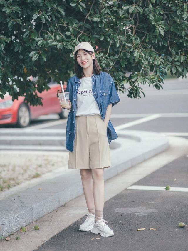 西服|想变成“商圈精英”的女神,试一试西服搭配波点连衣裙,高贵大气