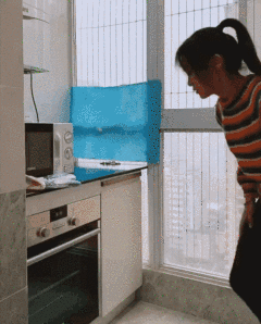 |搞笑笑话,动图:这是什么迷惑行为?