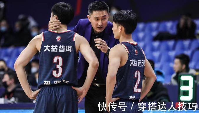 任骏飞|苏伟两次伸脚绊人被驱逐,任骏飞,一肘把李原宇嘴巴打出血