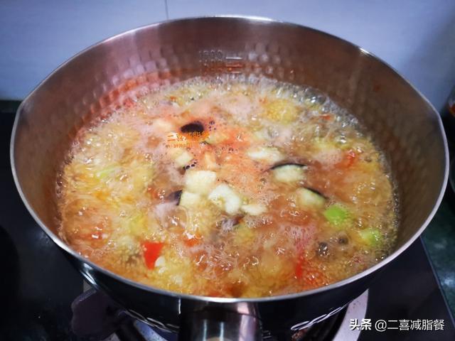 食谱|7种食材,1000毫升,4碗,热量仅320大卡,营养减脂餐这样搭配