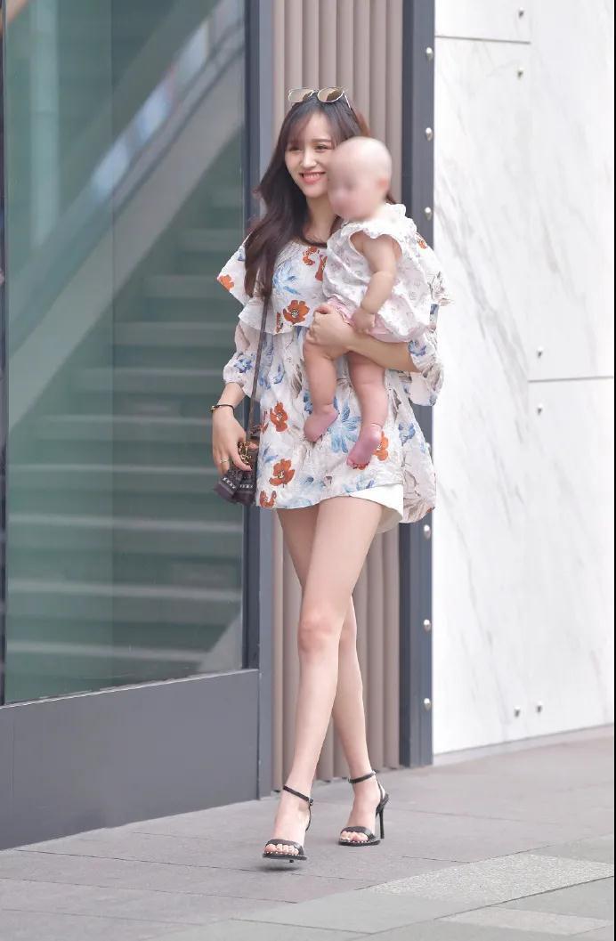 辣妈|街拍:没见过这么美的辣妈