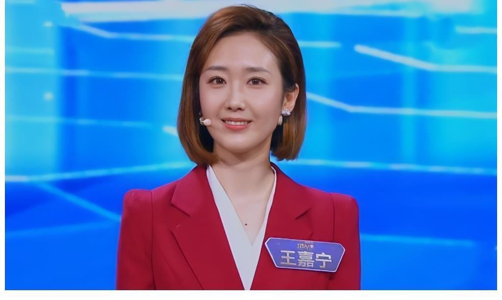 王嘉宁：《今日说法》最年轻女主播！接班撒贝宁，27岁受央视力捧