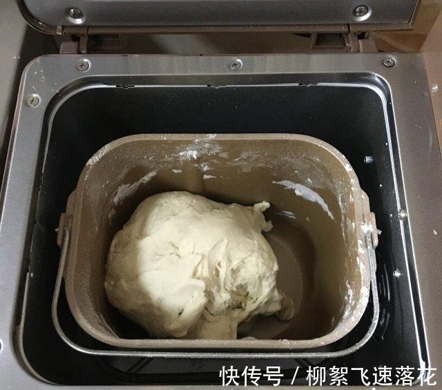 萝卜包子,皮薄馅大,暄软鲜香!