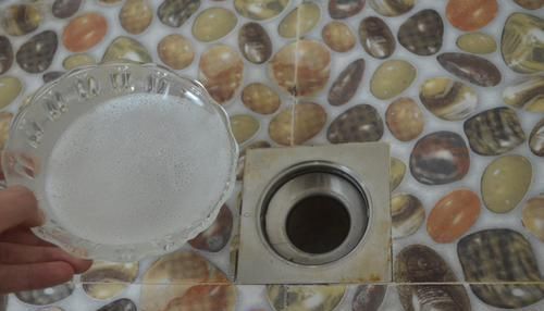 不管下水道有多臭,只需倒一碗它,异味和小飞虫全消失,太实用了