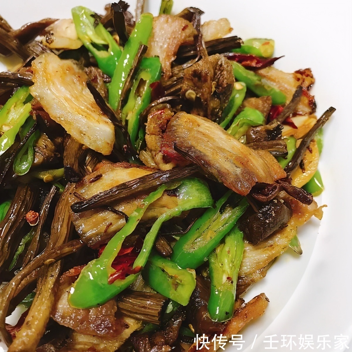 延缓衰老|女性不想显老,多吃三种美食,排毒护肤,延缓衰老,皱纹少皮肤好