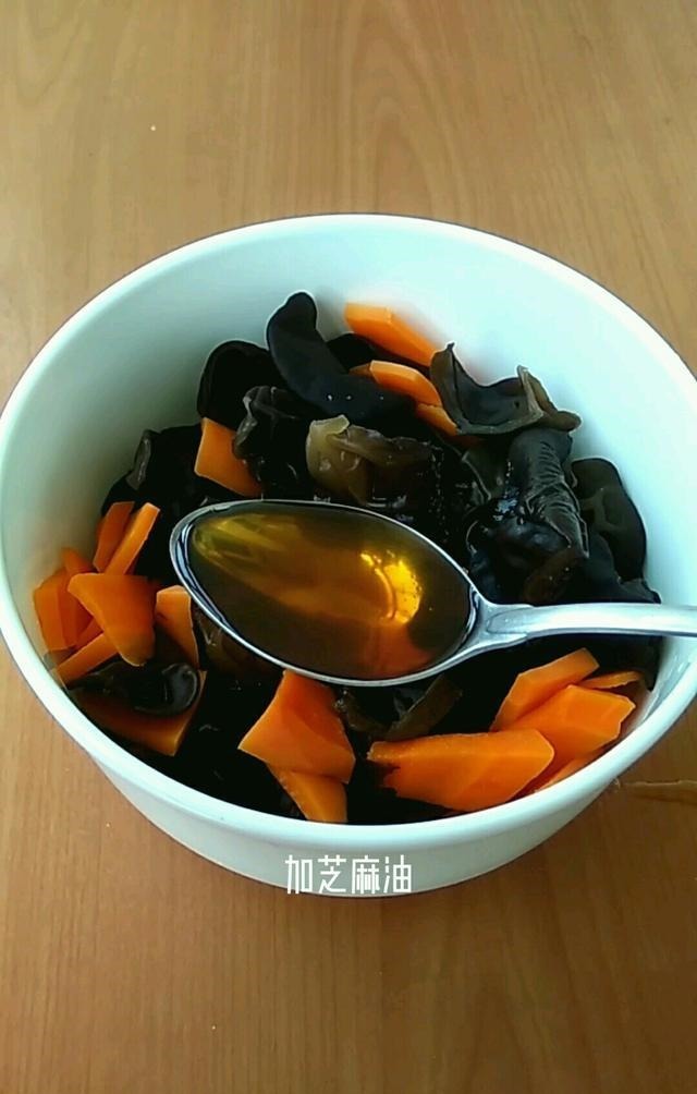 这种“隔夜菜”吃一次也不行,比抽烟危害大,很多家庭都中过招