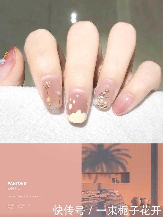 新年美甲也要“换新装”,紫色碎钻迷人梦幻,还有它像星空般闪耀