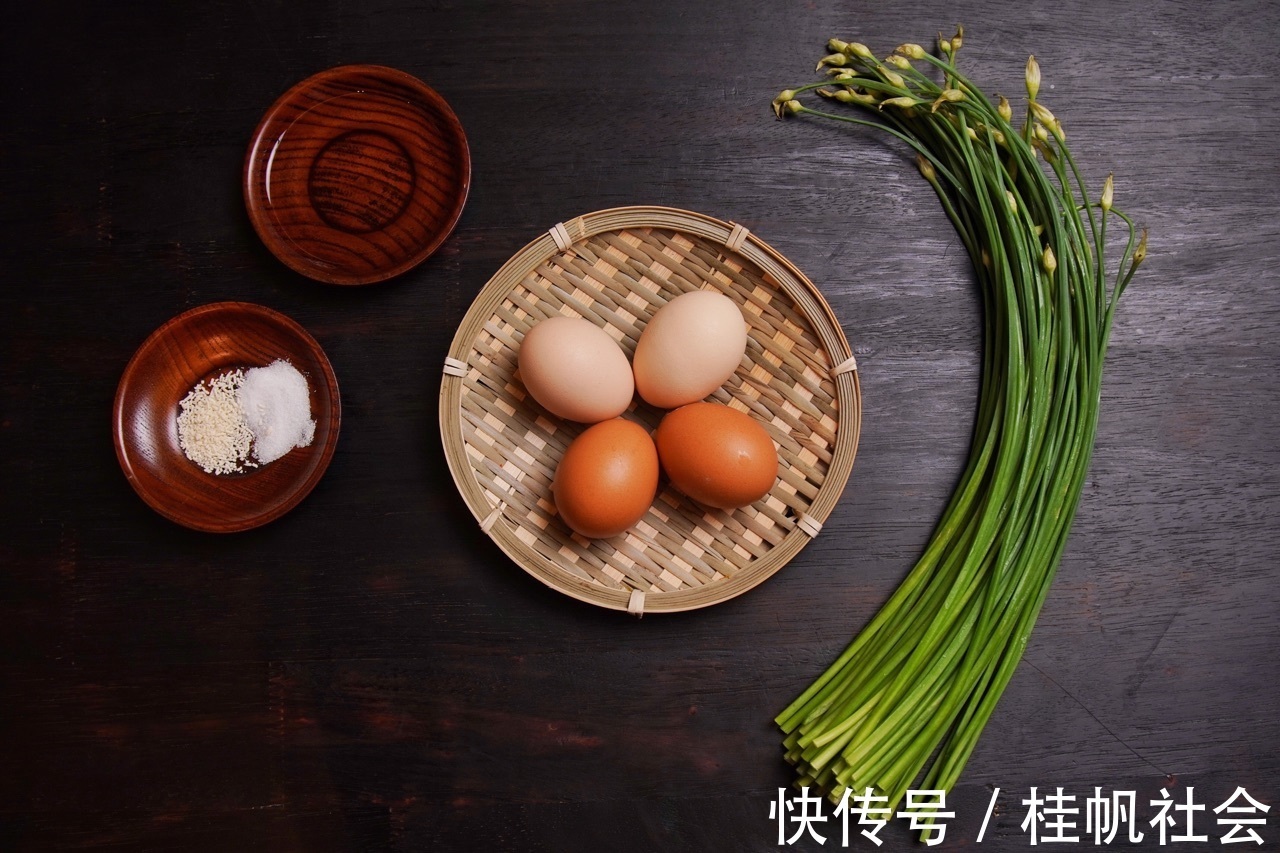 可口|韭菜梗鸡蛋饼，美味可口，简单好做