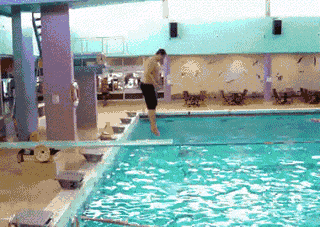 |搞笑gif:以为是个算术王者,原来连最简单的都不会