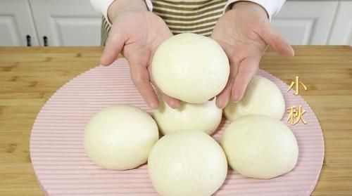 生坯|用开水烫面做馒头,是老一辈蒸馒头的方法,不发面个个暄软回甘