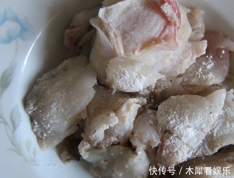 不腥|做酸菜鱼时,别只会炒酸菜,牢记1个小妙招,鱼肉嫩滑多汁还不腥