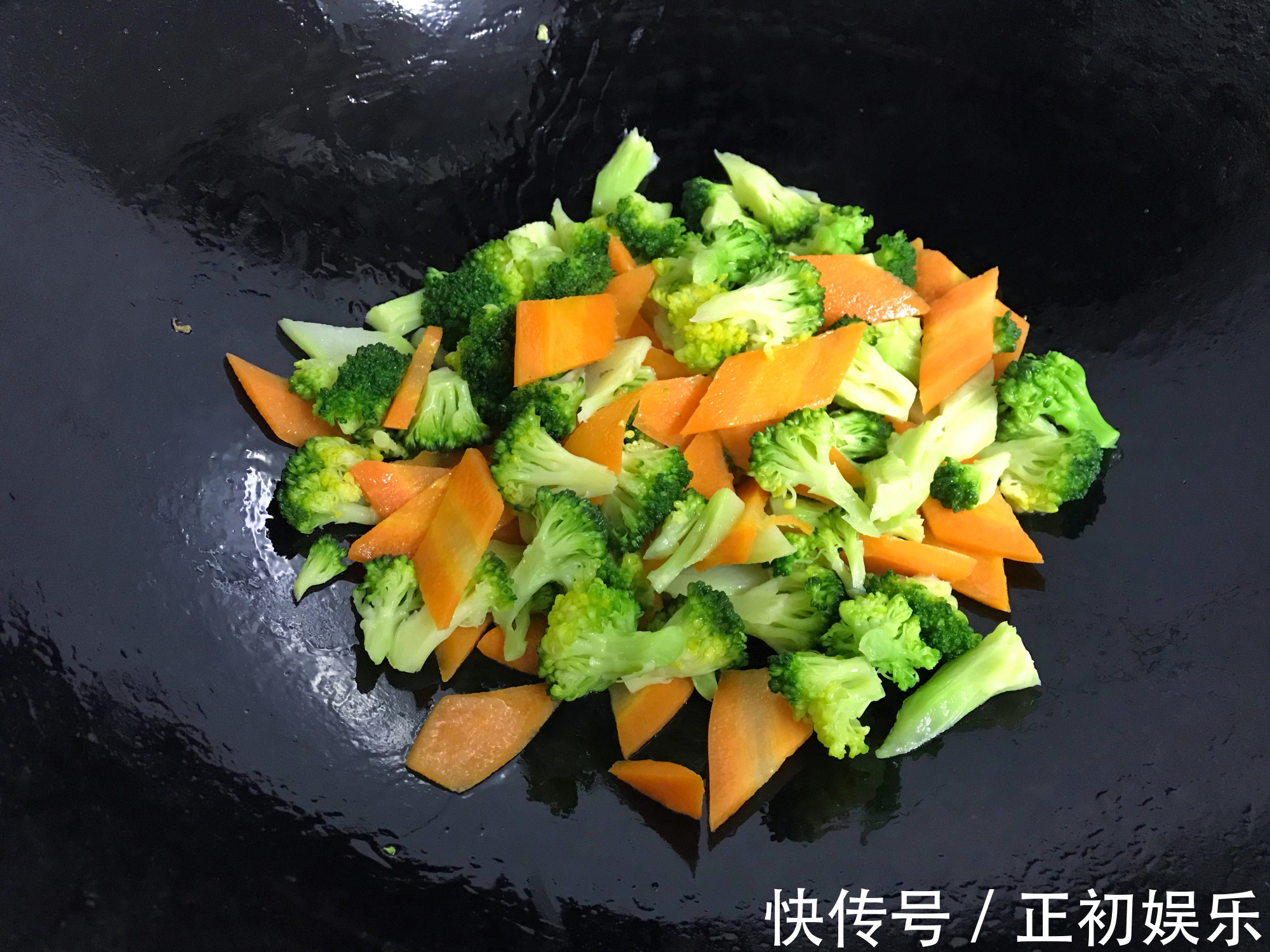 营养|西兰花如此做，营养又减脂，三种食材一起炒没肉也好吃，做法简单
