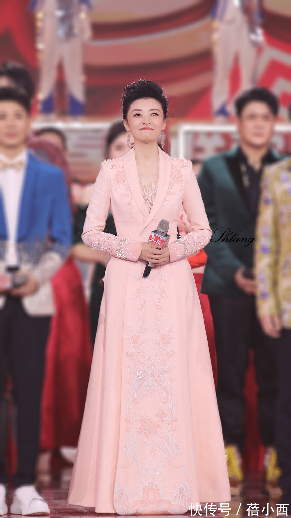 半身裙|周涛的私服穿搭才叫高级,印花外套配小白裤好美,60后女性可照穿