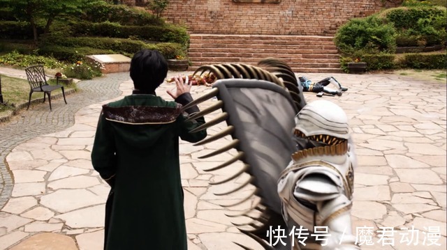 卡律布狄斯|假面骑士圣刃43话：天灾高兴下线，老乌合成全能之书，露娜回归