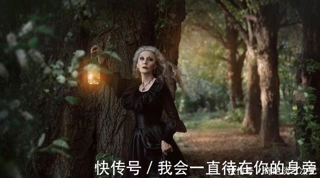 走红|58岁阿姨因cosplay走红,造型精美复古大片感,自制道具令人惊艳