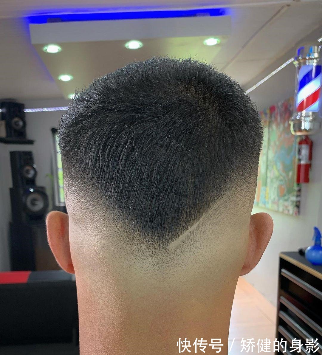 三面 男人过了35岁,别乱剪发型,今夏试试这三款,帅气更显精神!