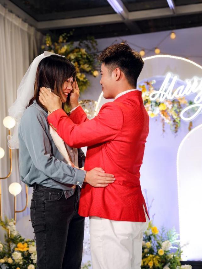 求婚|中国举重迎大喜!3大奥运冠军求婚成功,金鸡独立李发彬表白沉重