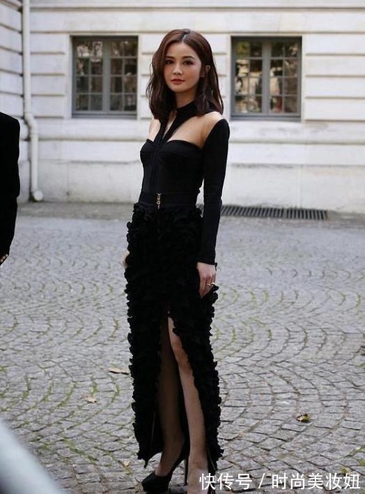 露脐装|阿Sa为秀身材太拼了,大冷天穿露脐装,看到马甲线被惊艳到