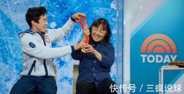 母亲|美籍华裔回国庆功!亲手将金牌送妈妈,在母亲故乡北京夺冠很自豪