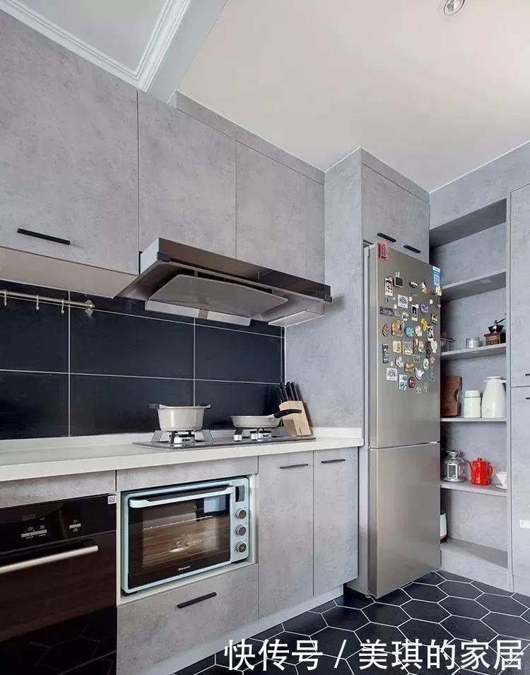 简约风|47㎡长条形单身公寓，小空间大利用，还挤出一个衣帽间