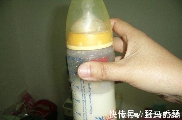 小宝宝|你冲奶粉时，是先放水还是先放奶粉宝妈别把顺序弄错了！