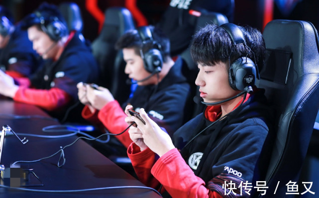 |TLG和Wz两连胜领跑积分榜,KPL再次成为笑话,三支队伍均有败绩