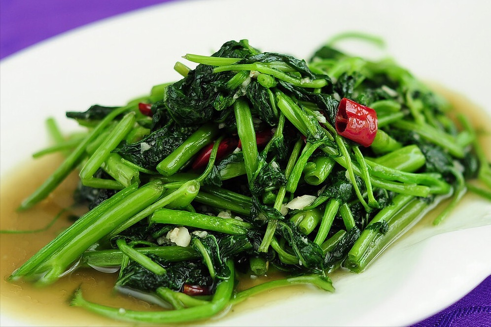 大厨|为何你炒空心菜总发黑原来不能直接下锅,大厨教你2个窍门