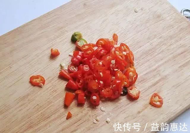 有这道家常下饭菜,吃饭香喷喷,一周吃三顿吃不够