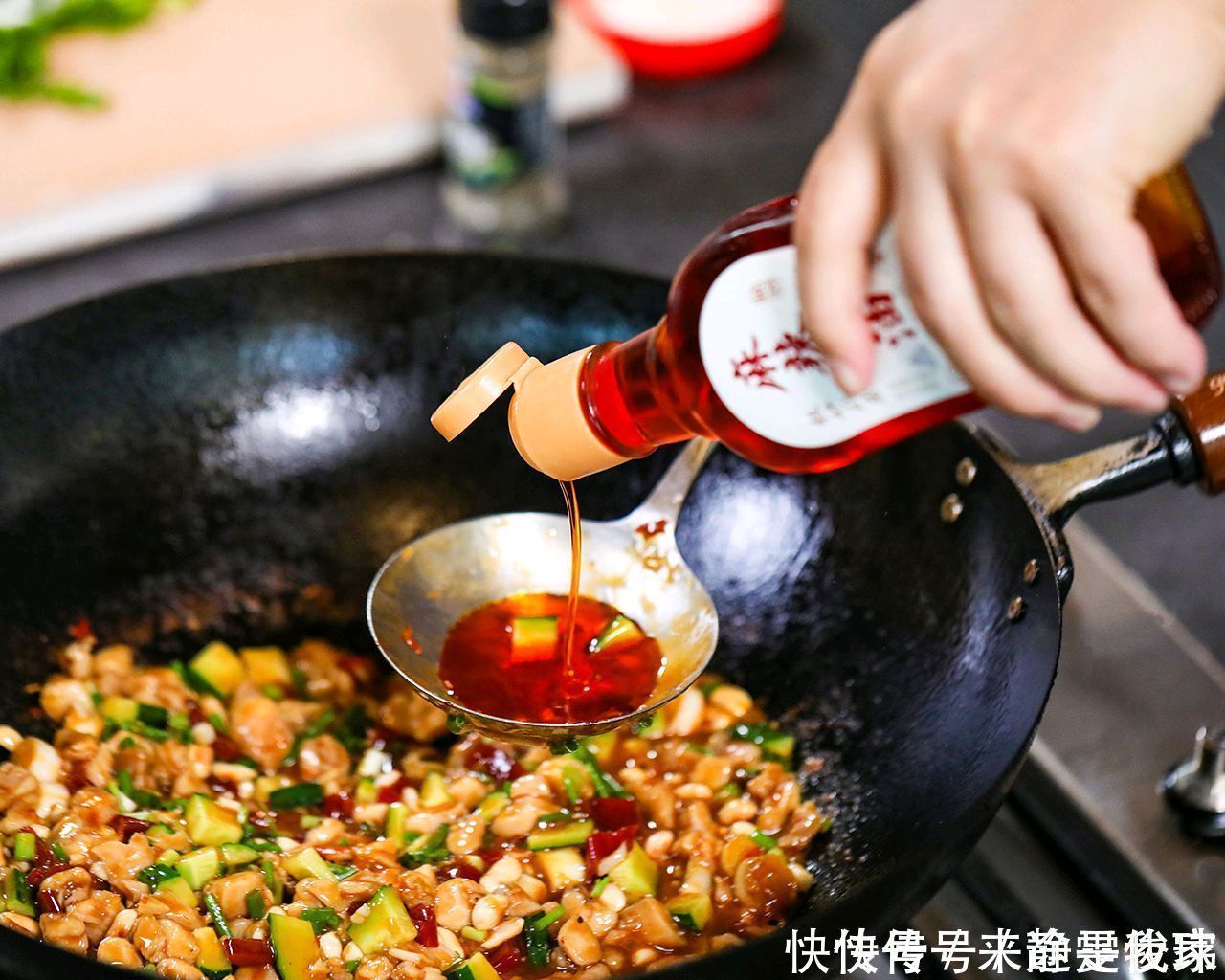 家庭版宫保鸡丁做法,一招教你搞定宫保汁,超级简单又无敌下饭