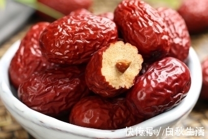 皮肤|红枣和此物一起泡,每天一杯,睡眠好了,皮肤更白皙,喝出好气色