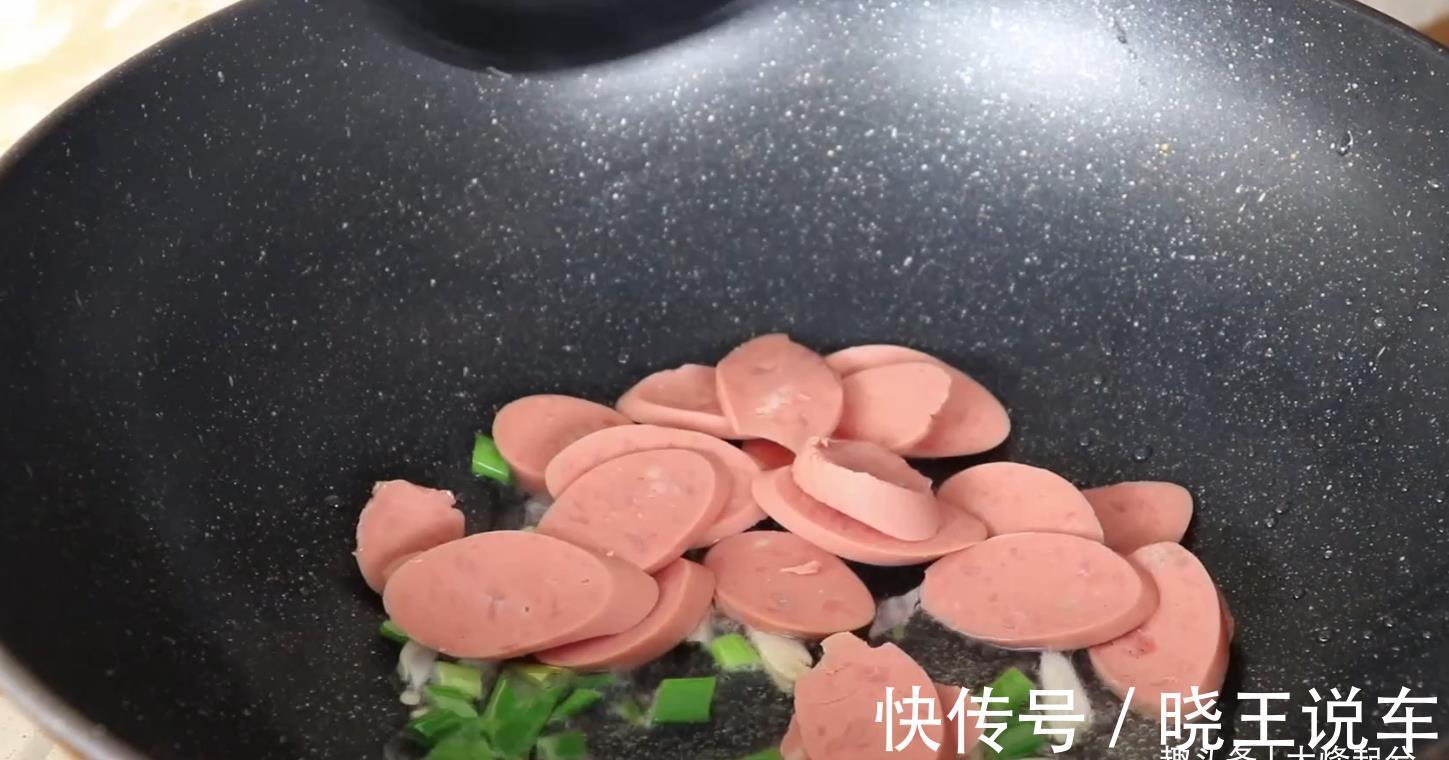 咸香|1根火腿肠，1个土豆，我家一周做5次，开胃下饭，上桌就抢光