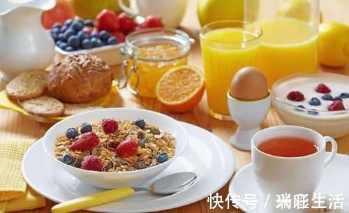 生长激素|夏天多游泳真能长高?儿科医师:这个游泳姿势对长高更有效