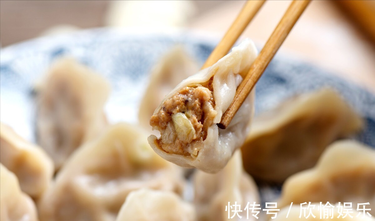 调白菜馅,用盐杀水是错的,牢记1个诀窍,白菜爽脆多汁,不出水!