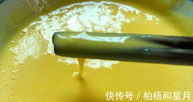 外酥|鸡胸肉不要总炒着吃了，试试这做法，外酥里嫩，吃着特解馋！