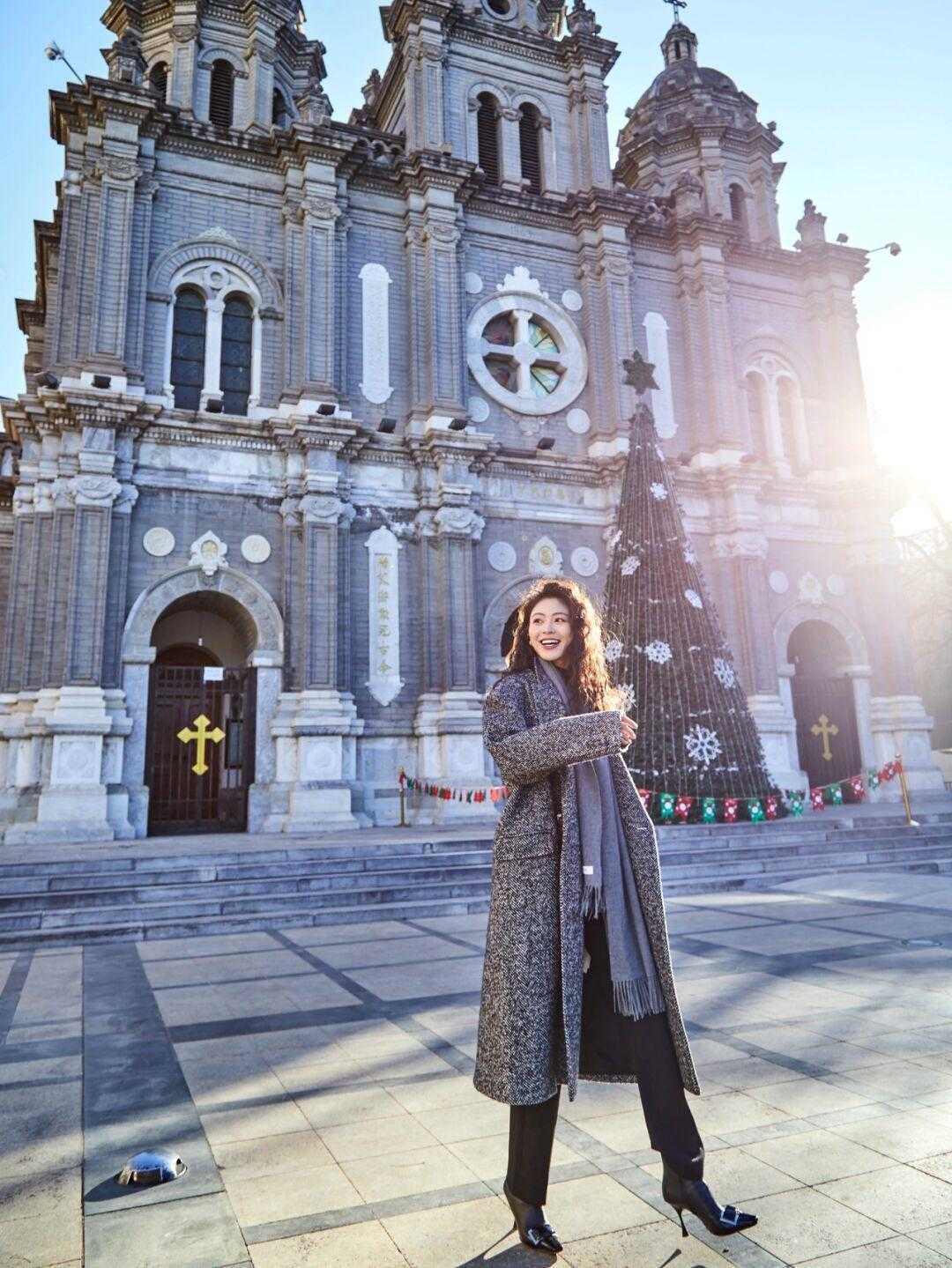 修身裤|今年别在穿“修身裤+长靴”,九分阔腿裤+紧口靴,才是最时髦