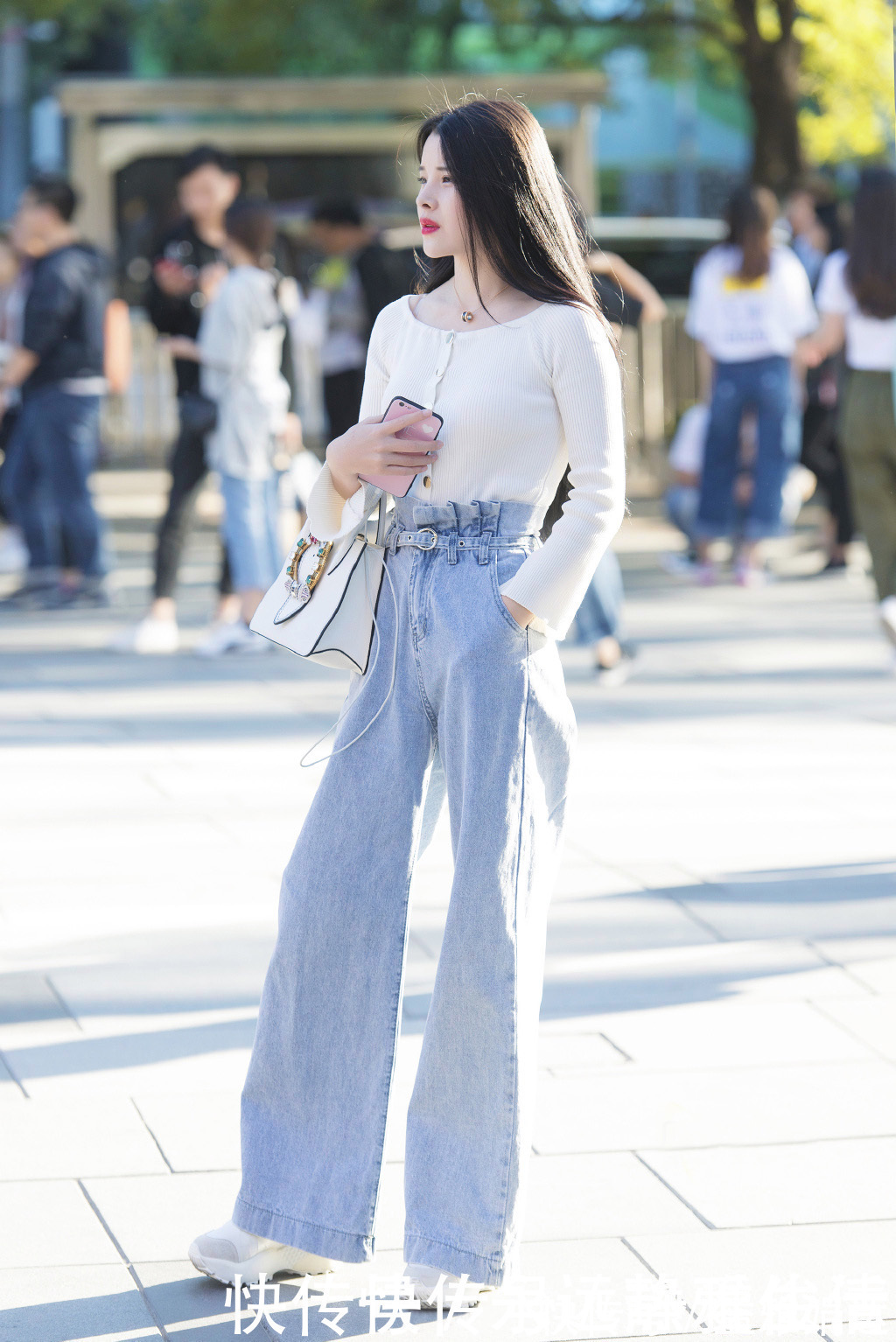 显高显瘦|初夏穿搭选择牛仔阔腿裤,显高显瘦,让造型更显靓丽出众