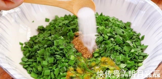 韭菜鸡蛋饼|教你在家做早餐,学会不用买着吃,比卖的还好吃,出锅就吃光,香!