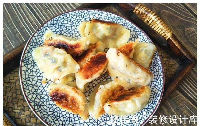 韭菜饺子|秋天做煎饺,韭菜靠边站,3菜混合调馅,又香又脆营养高