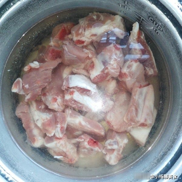 错误|炖排骨汤,多数人易出错的3个操作!肉质腥柴不鲜嫩,别乱炖汤了