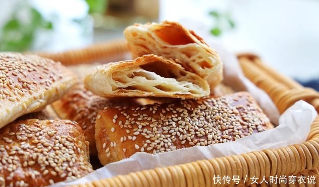  做法|家里有面粉试试这样吃，层次多又酥脆，食材简单，做法一看就会
